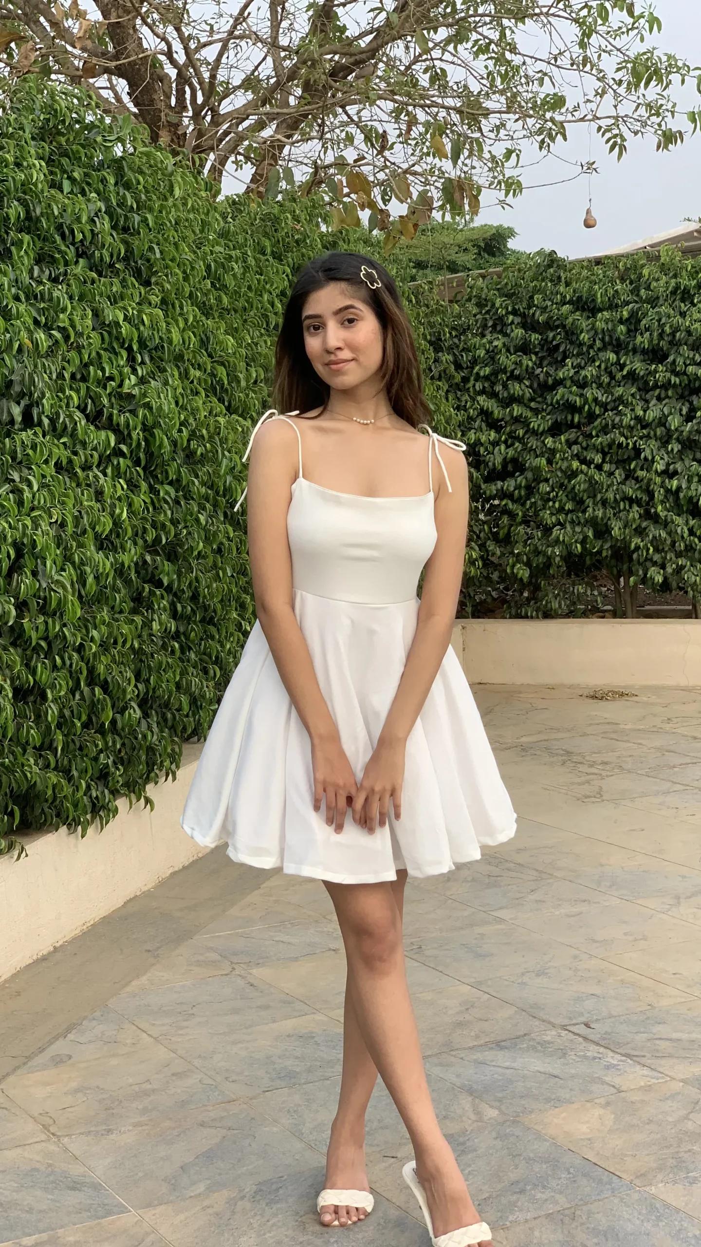 White Daisy — 4