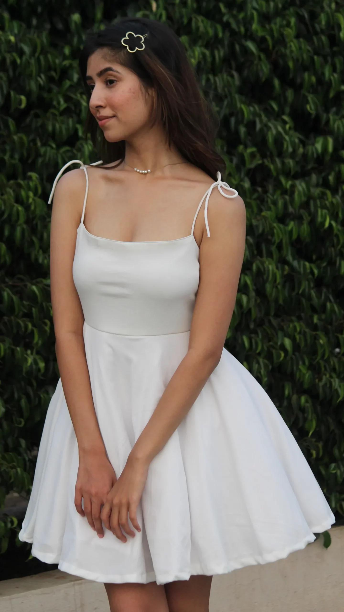 White Daisy — 2